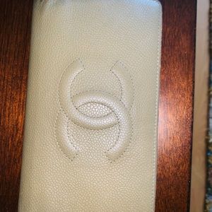 ❌❌❌𝑆𝑂𝐿𝐷❌❌❌Chanel Preowned Caviar Bifold Light Green Wallet